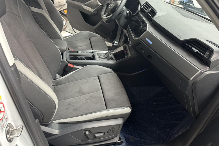 Audi Q3 2022 car image #15