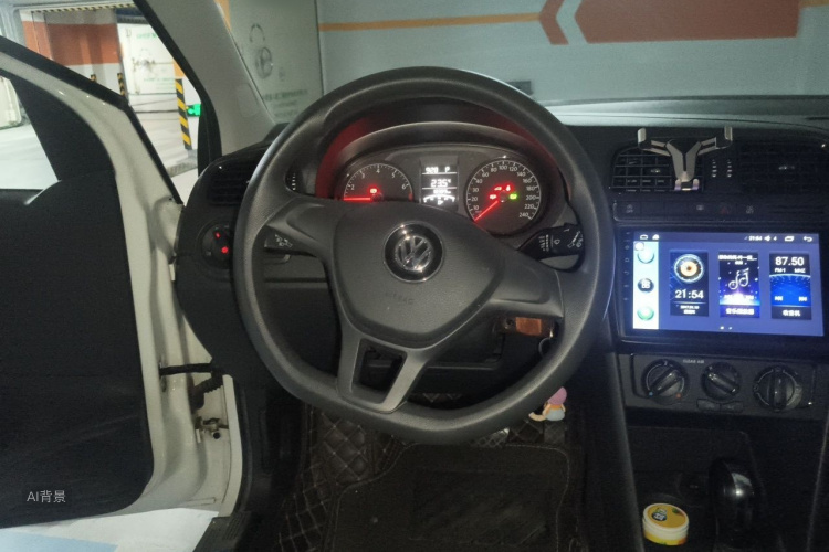 Volkswagen Polo 2018 car image #12