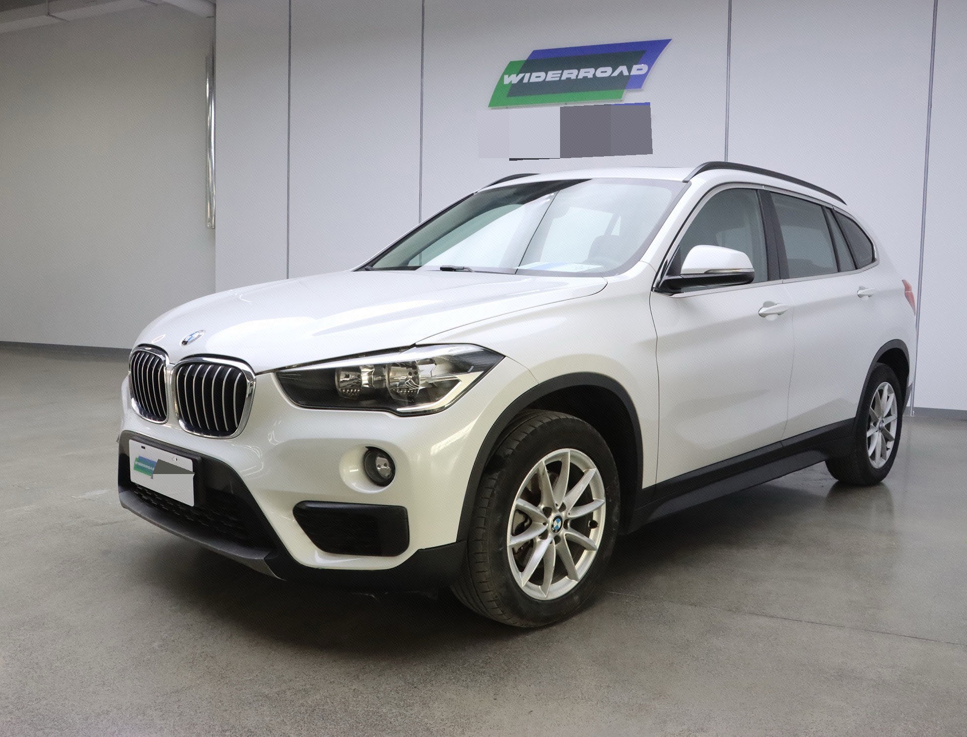 BMW X1 2019 BMW X1 2019 car image
