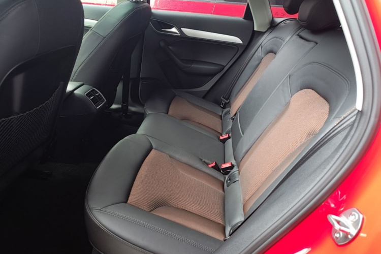 Audi Q3 2018 car image #17