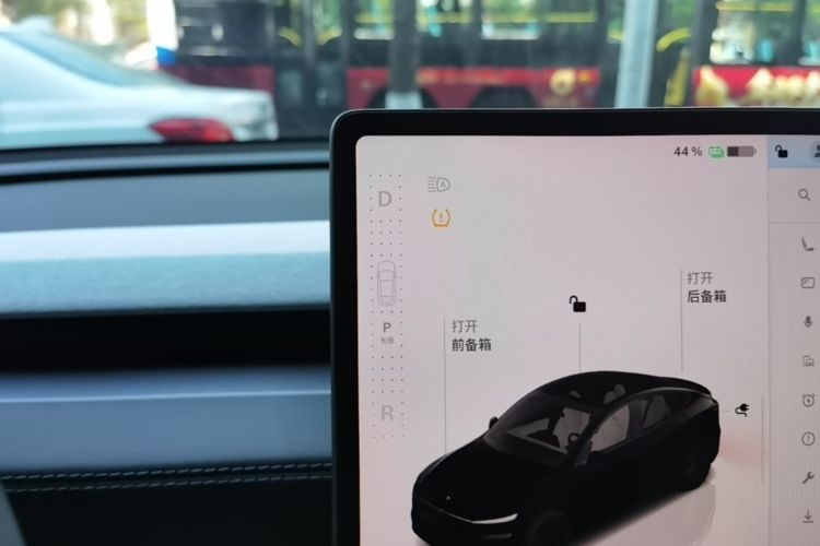 Tesla Model Y 2025 #14 Tesla Model Y 2025 car image #14