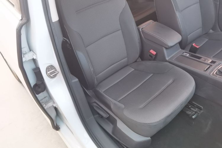 Volkswagen Golf 2018 صورة سيارة #24