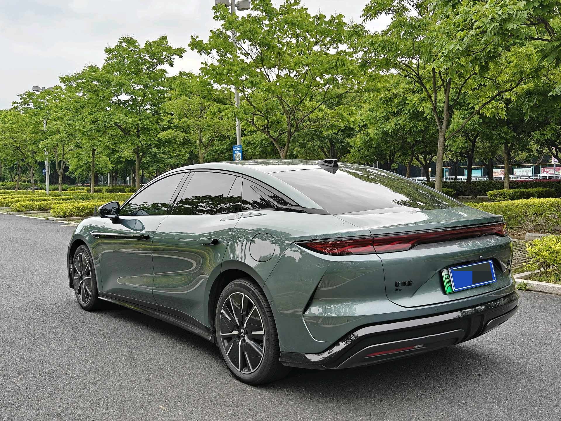 BYD HanL 2025 car image #9