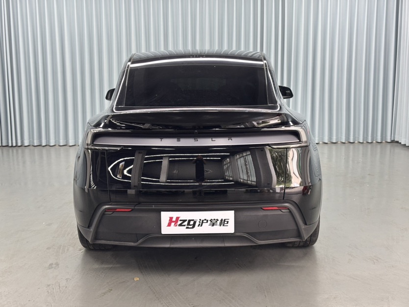 Tesla Model Y 2025 #8 Tesla Model Y 2025 car image #8