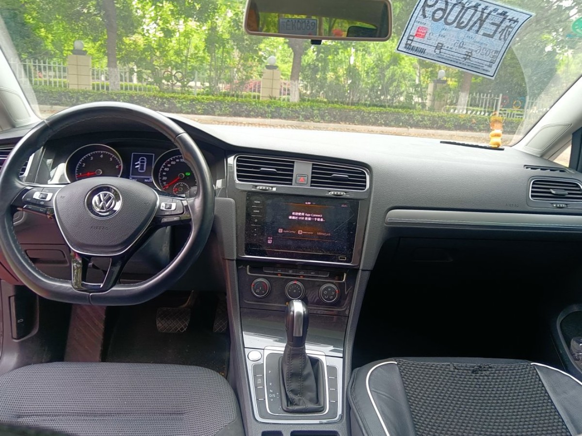 Volkswagen Golf 2020 car image #4