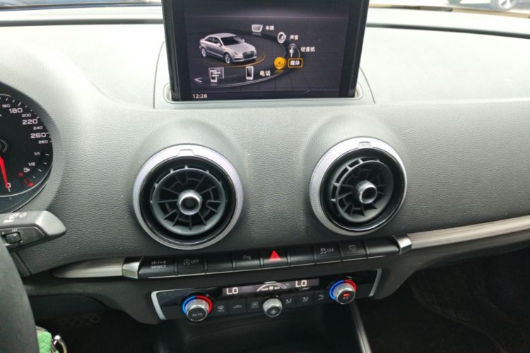 Audi A3 2019 car image #13