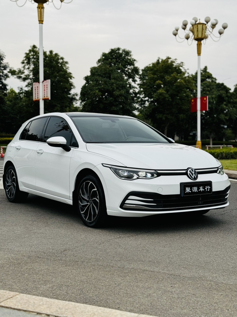 Volkswagen Golf 2022 car image #3