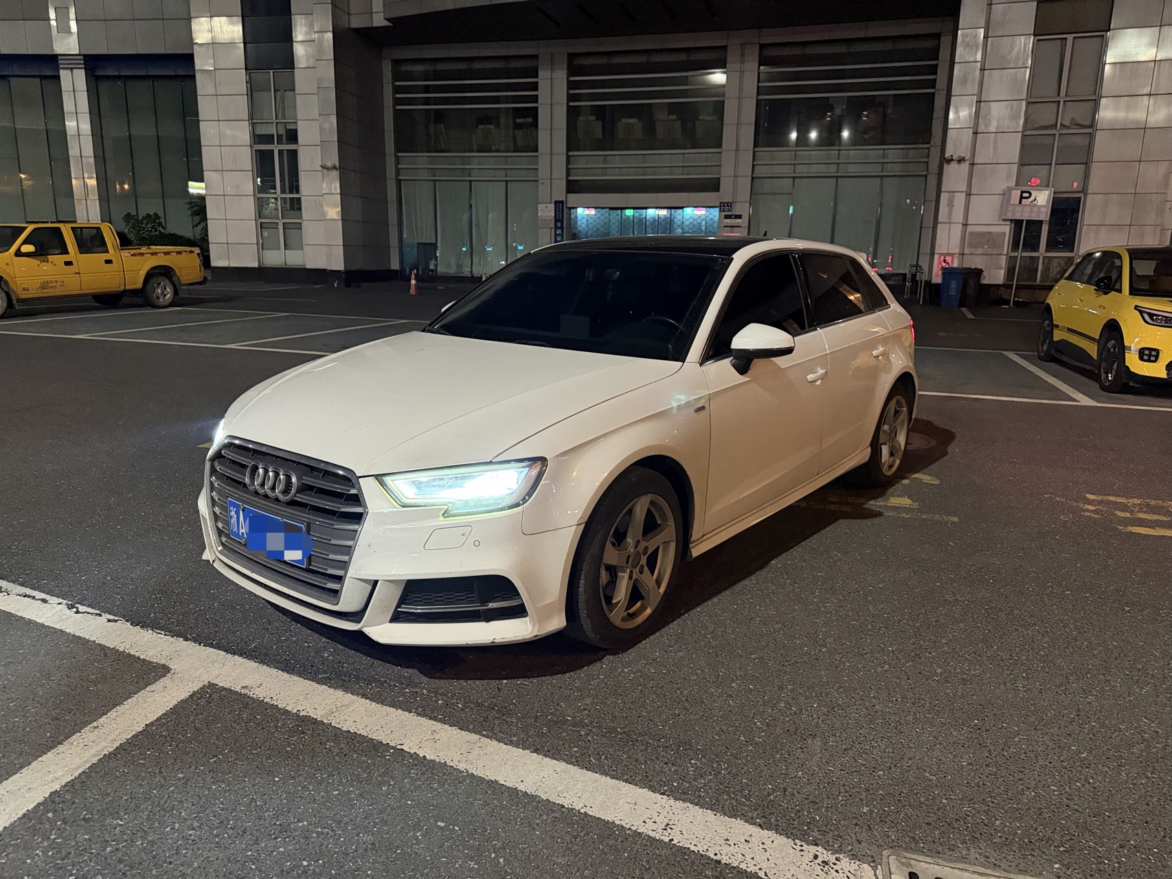 2020 immagine di auto 