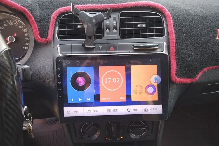 Volkswagen Polo 2018 car image #13
