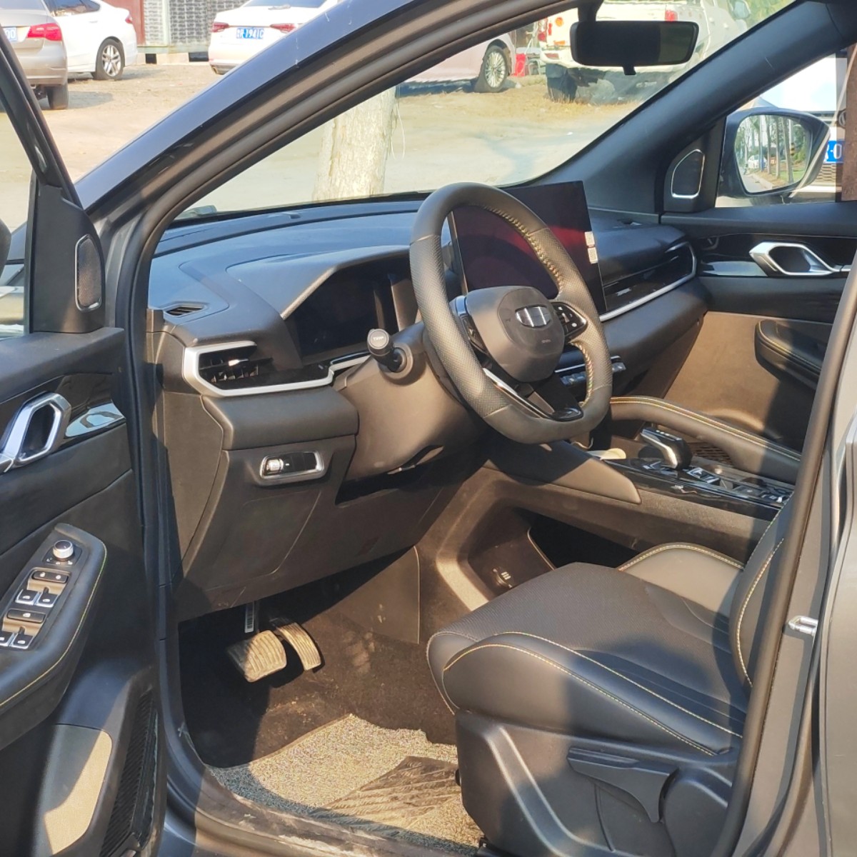 GEELY Coolray 2025 imagem de carro #4