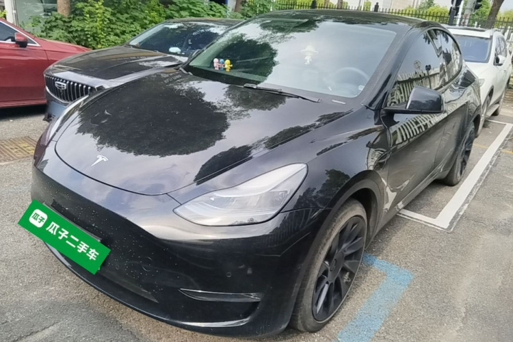 Tesla Model Y 2023 #2 Tesla Model Y 2023 car image #2