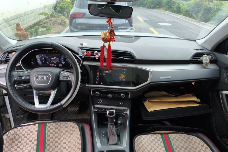 Audi Q3 2021 car image #11