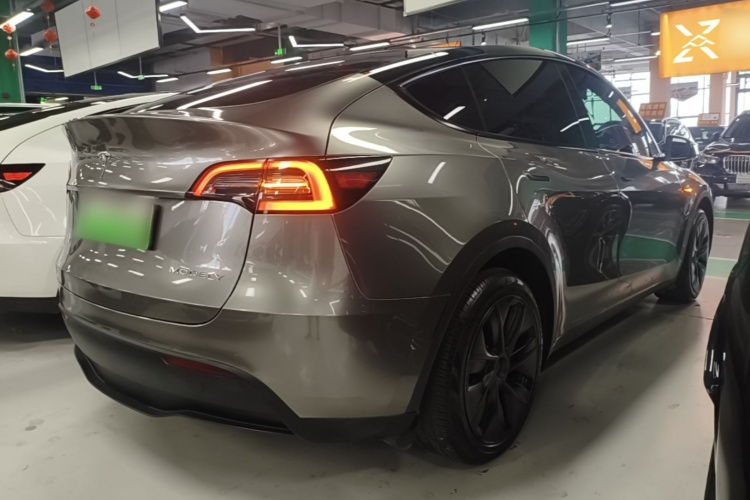 Tesla Model Y 2024 car image #5