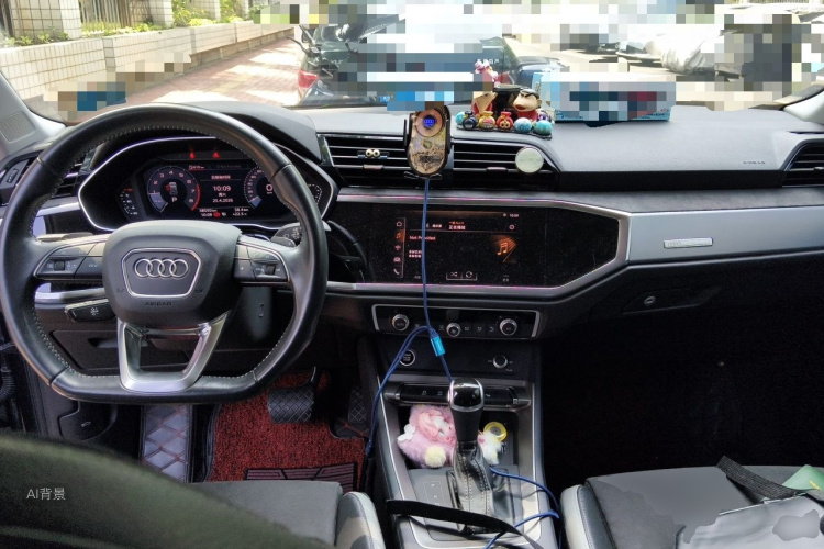 Audi Q3 2020 car image #11