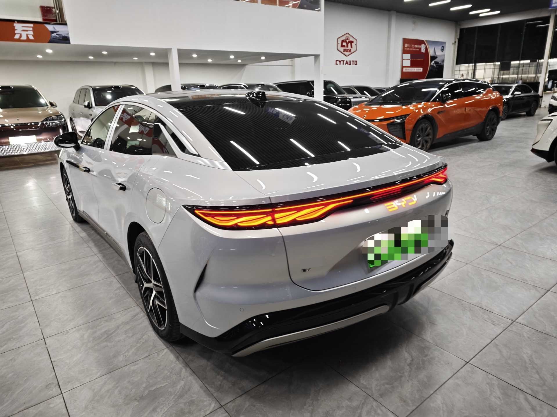 BYD HanL 2025 صورة سيارة #4