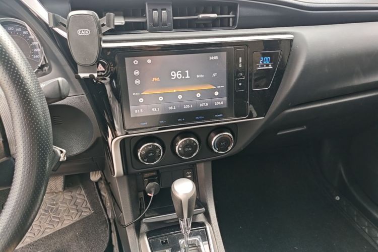 Toyota Corolla 2017 #13 Toyota Corolla 2017 car image #13