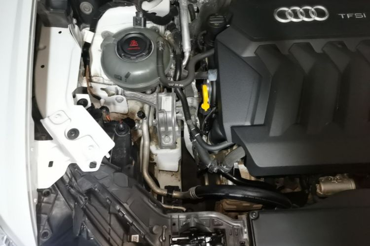 Audi Q3 2020 car image #23