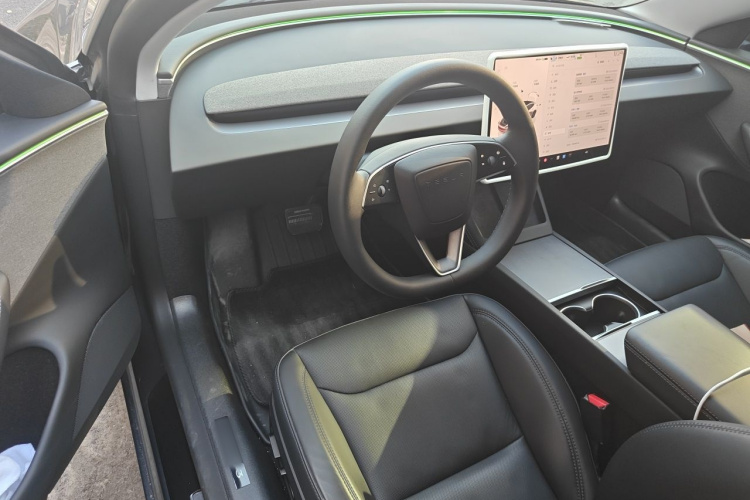 Tesla Model 3 2025 car image #7