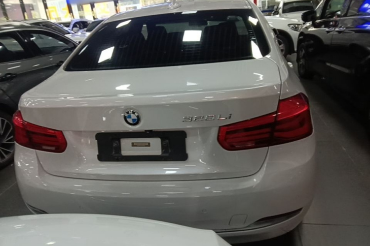 BMW 3 Series 2018 #6 BMW 3 Series 2018 car image #6