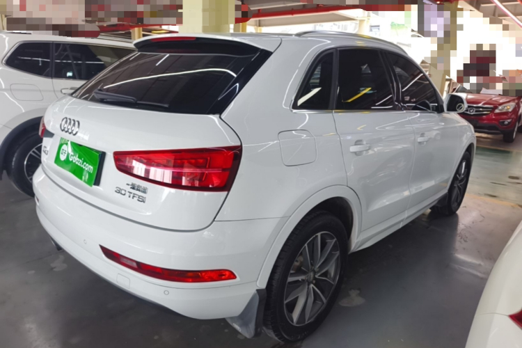 Audi Q3 2018 car image #7
