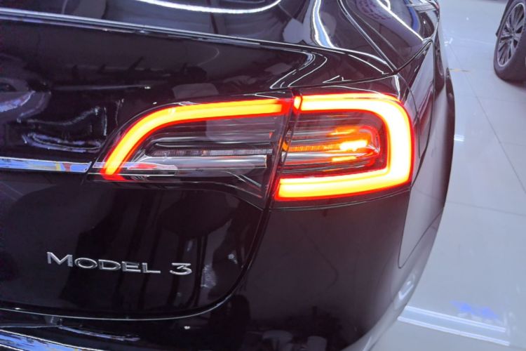 Tesla Model 3 2020 car image #3