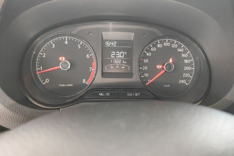 Volkswagen Polo 2016 car image #12