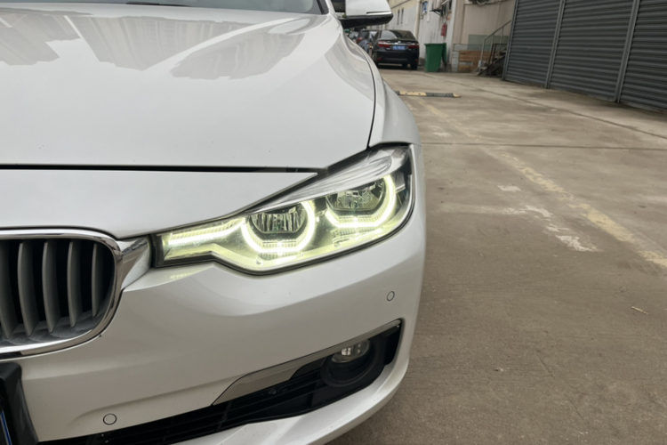 BMW 3 Series 2018 car image #3