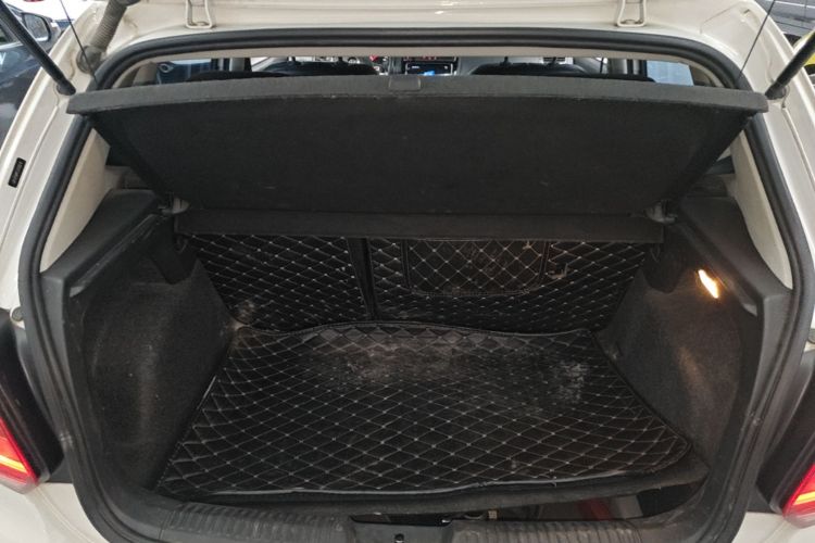 Volkswagen Polo 2019 car image #19