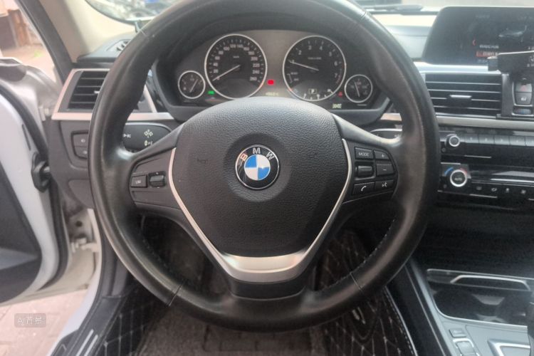 BMW 3 Series 2018 #12 BMW 3 Series 2018 car image #12
