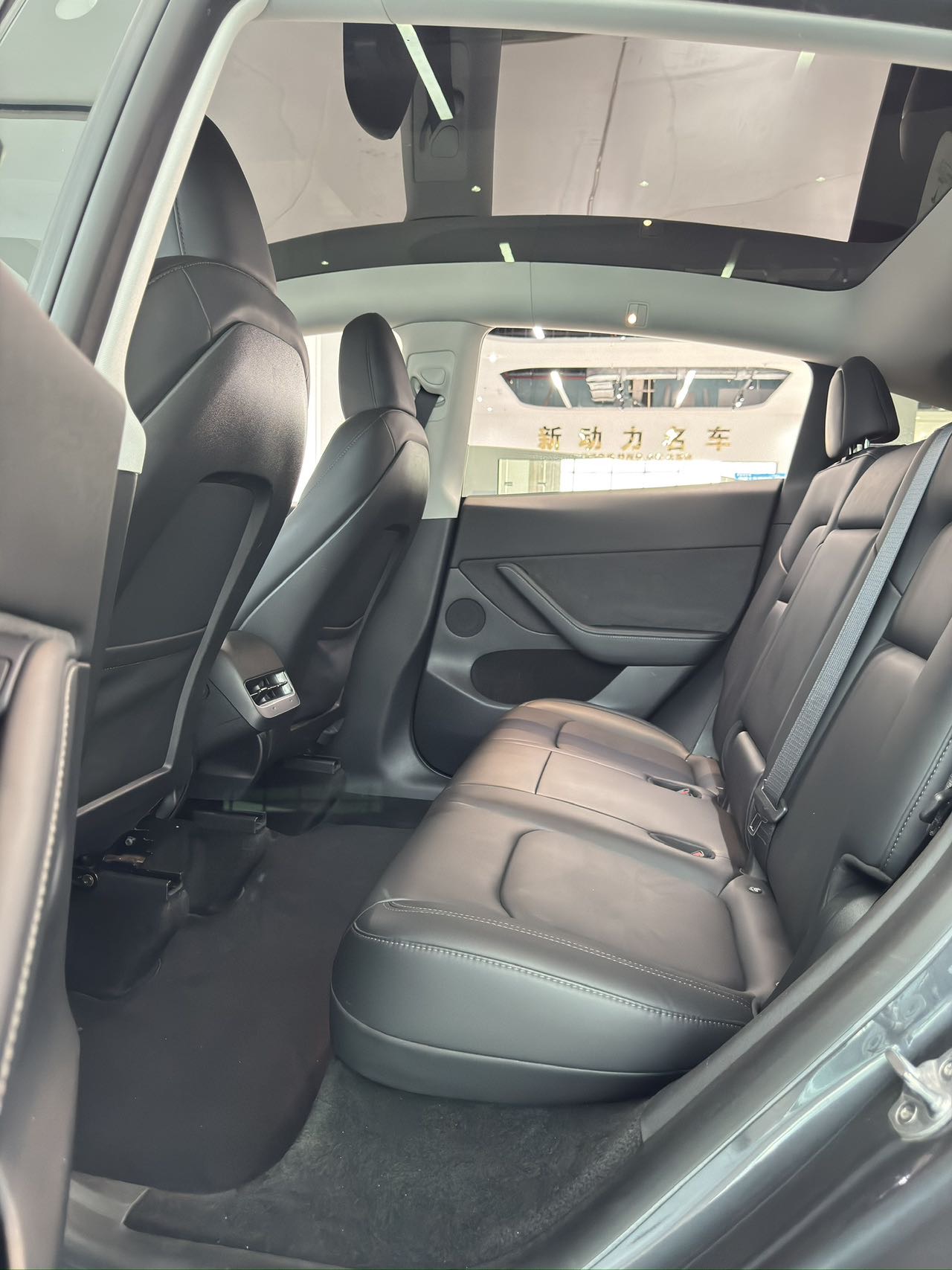 Tesla Model Y 2022 car image #8