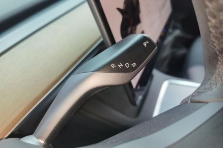 Tesla Model Y 2022 #14 Tesla Model Y 2022 car image #14