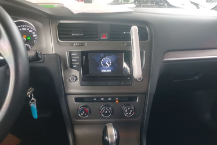 Volkswagen Golf 2016 car image #13