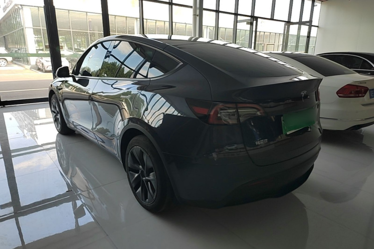 Tesla Model Y 2024 #5 Tesla Model Y 2024 car image #5