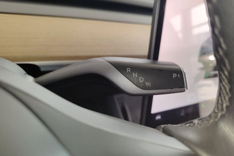 Tesla Model Y 2023 #14 Tesla Model Y 2023 car image #14