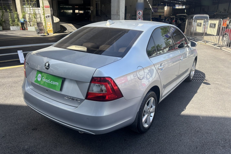 Skoda Rapid 2017 image de voiture #11