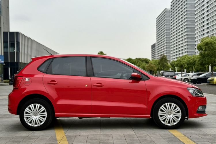 Volkswagen Polo 2018 car image #12