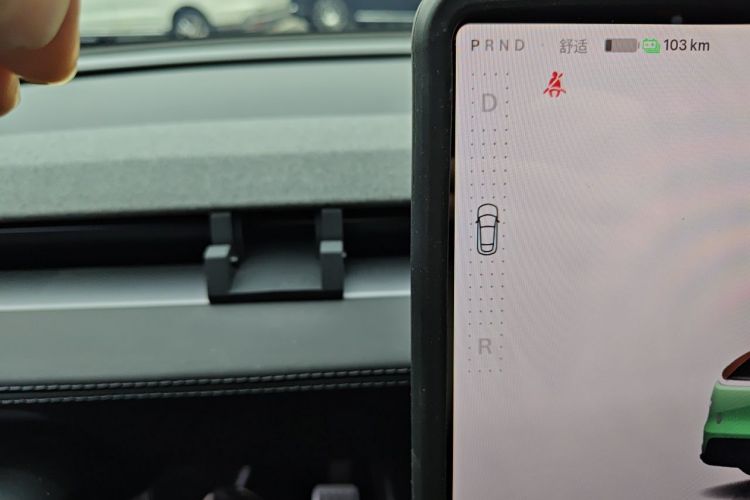 Tesla Model Y 2025 #14 Tesla Model Y 2025 car image #14
