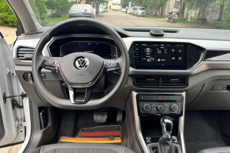 Volkswagen T-Cross 2023 car image #19