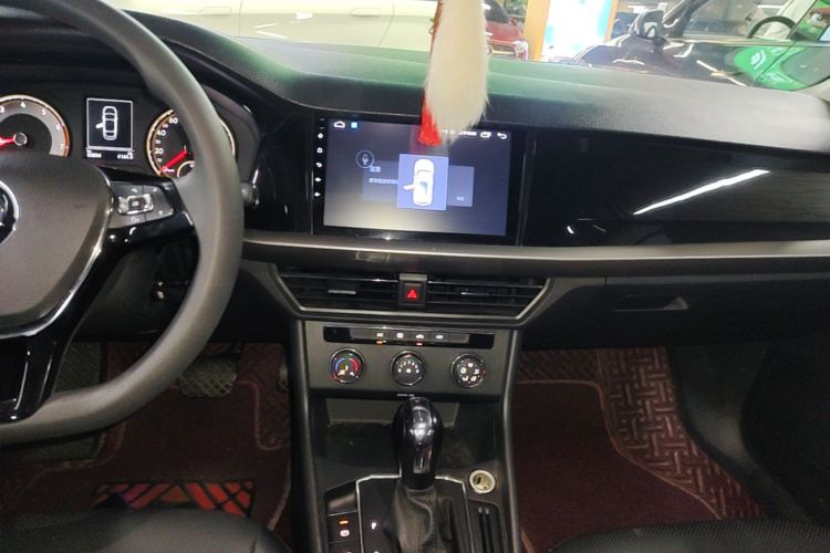 Volkswagen Lavida 2019 car image #13