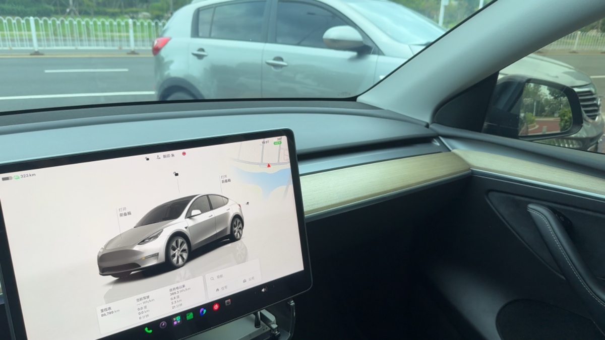 Tesla Model Y 2023 car image #5