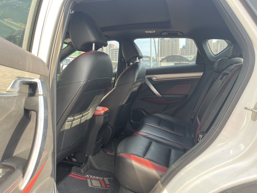 2019 car image #6
