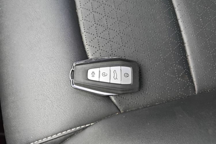 GEELY Emgrand 2021 car image #9