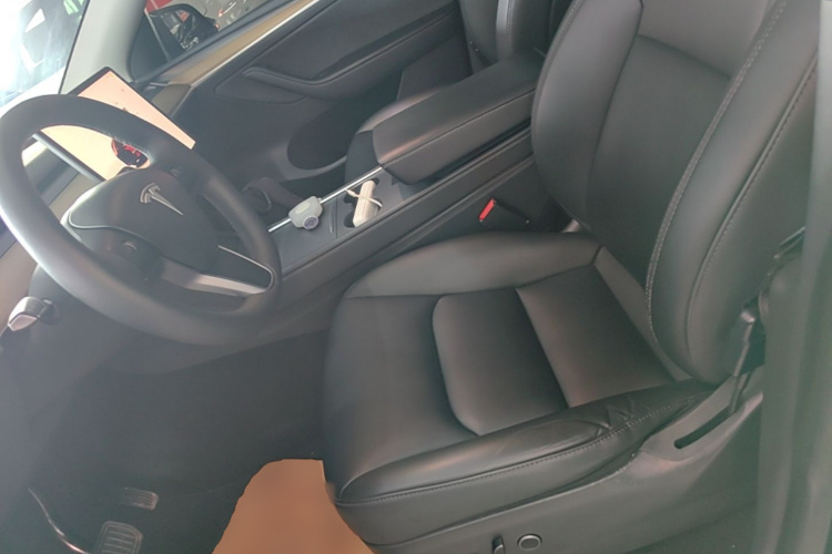 Tesla Model Y 2022 car image #15