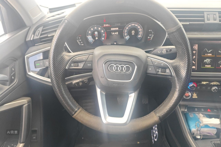 Audi Q3 2020 car image #12