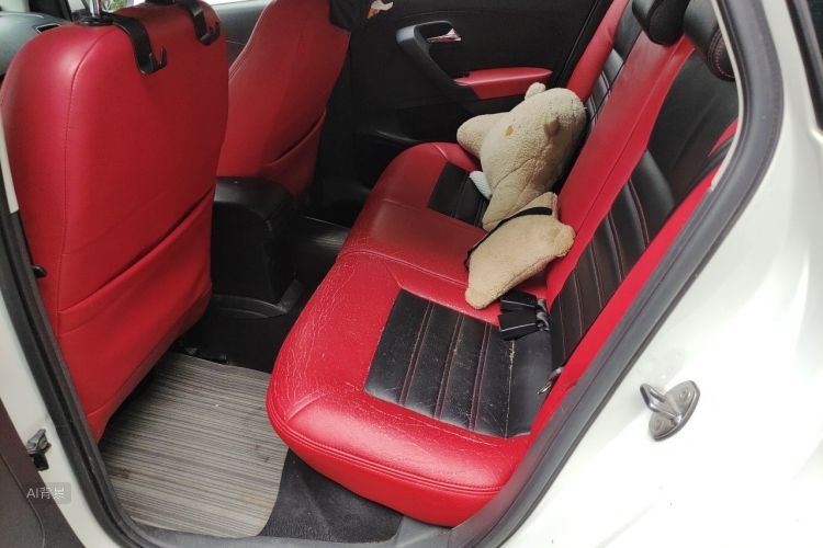 Volkswagen Polo 2016 car image #19