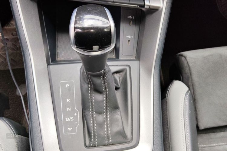 Audi Q3 2022 car image #16
