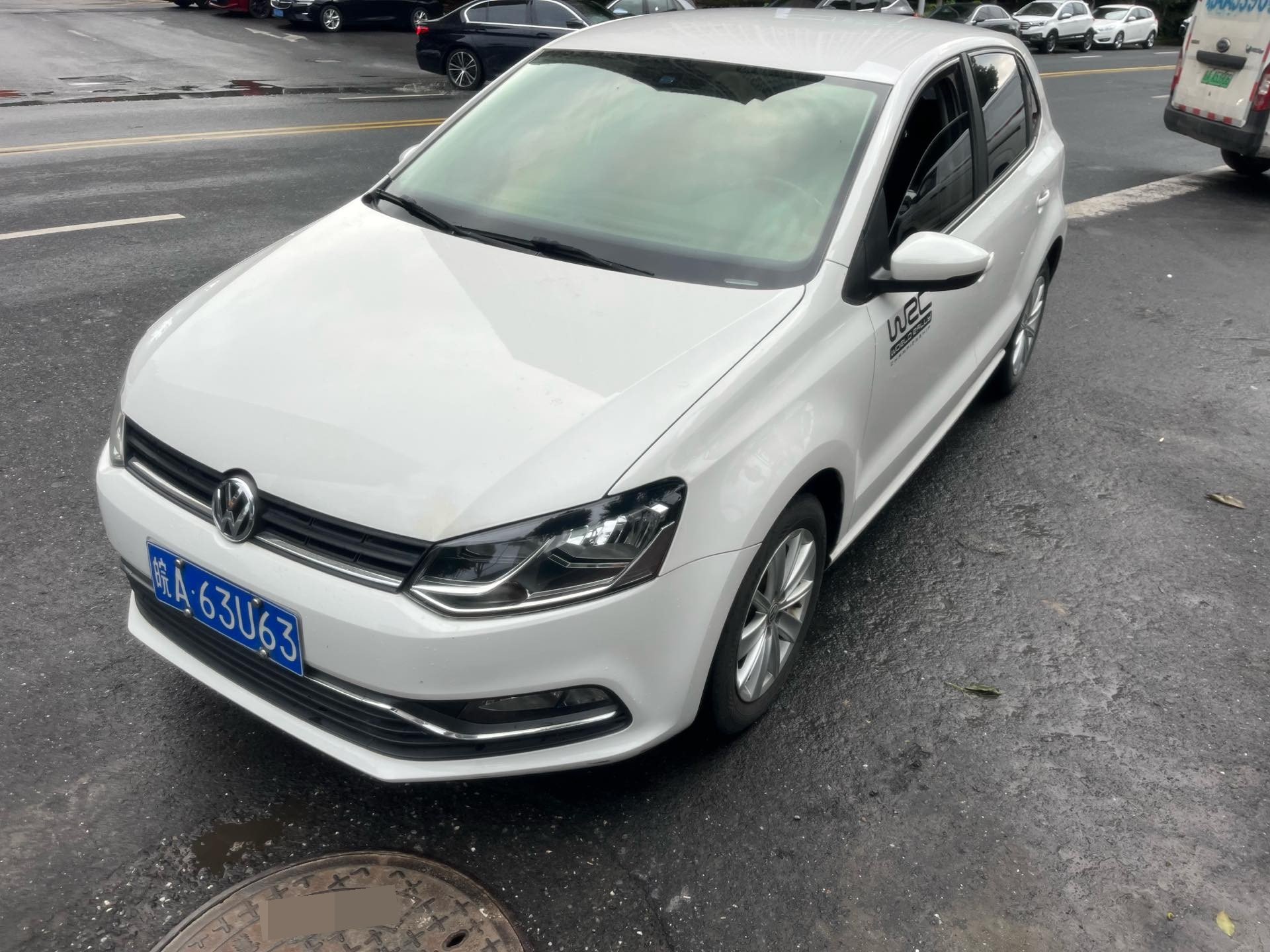 Volkswagen Polo 2015 car image 