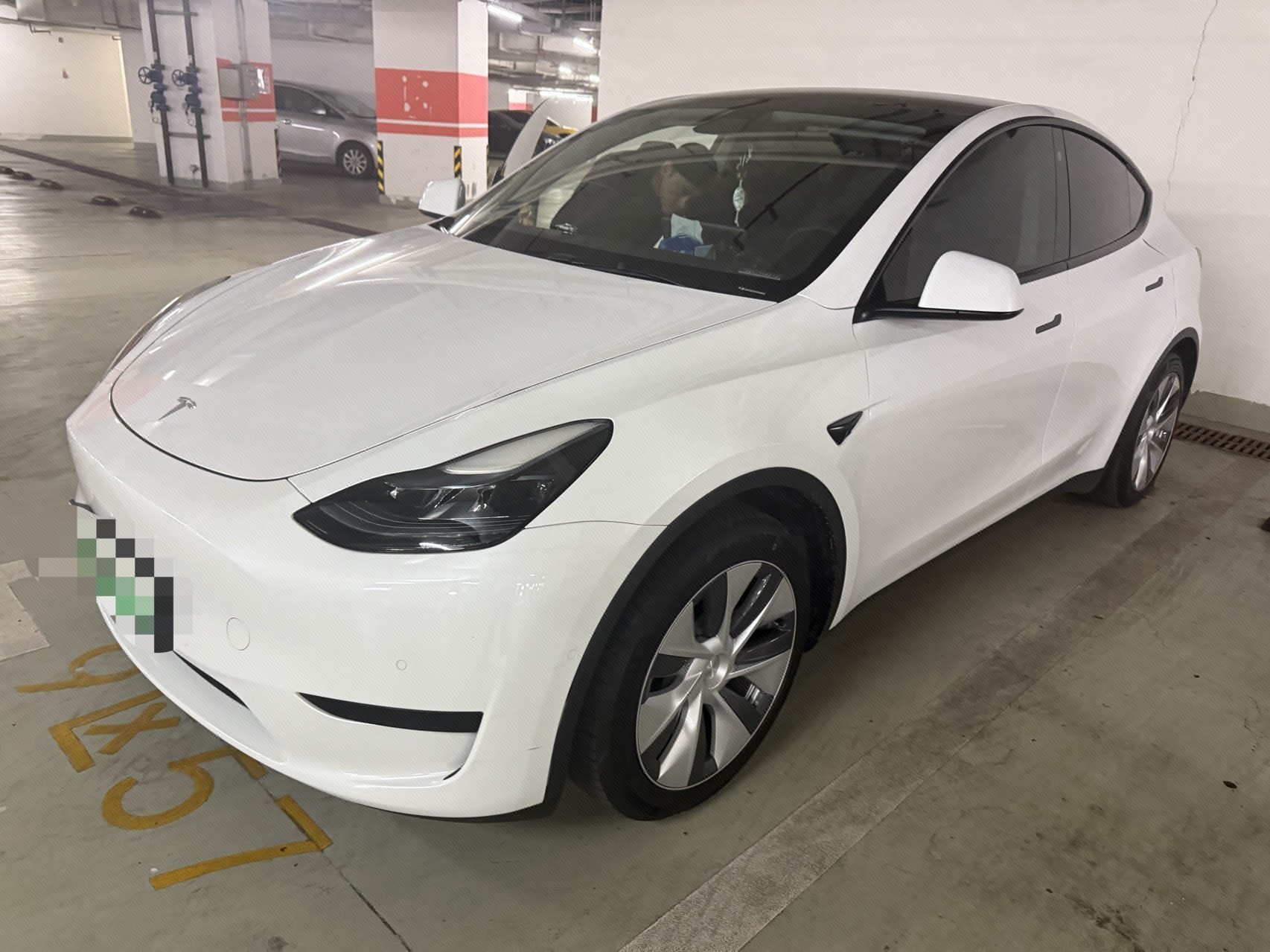 Tesla Model Y 2023 car image 