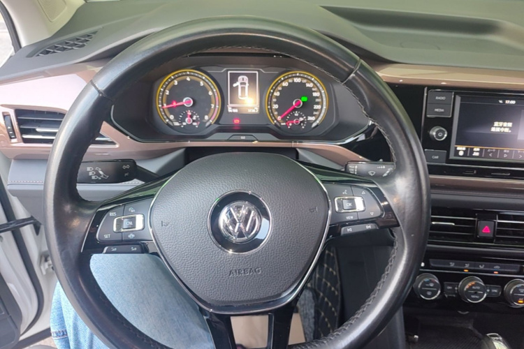 Volkswagen Tharu 2019 immagine di auto #11