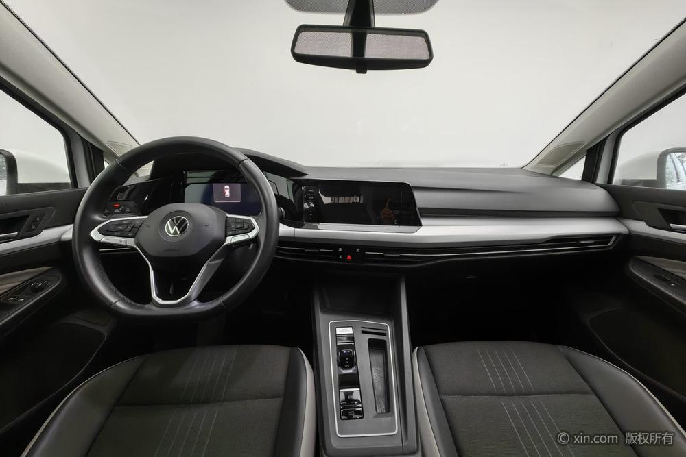 Volkswagen Golf 2021 car image #13